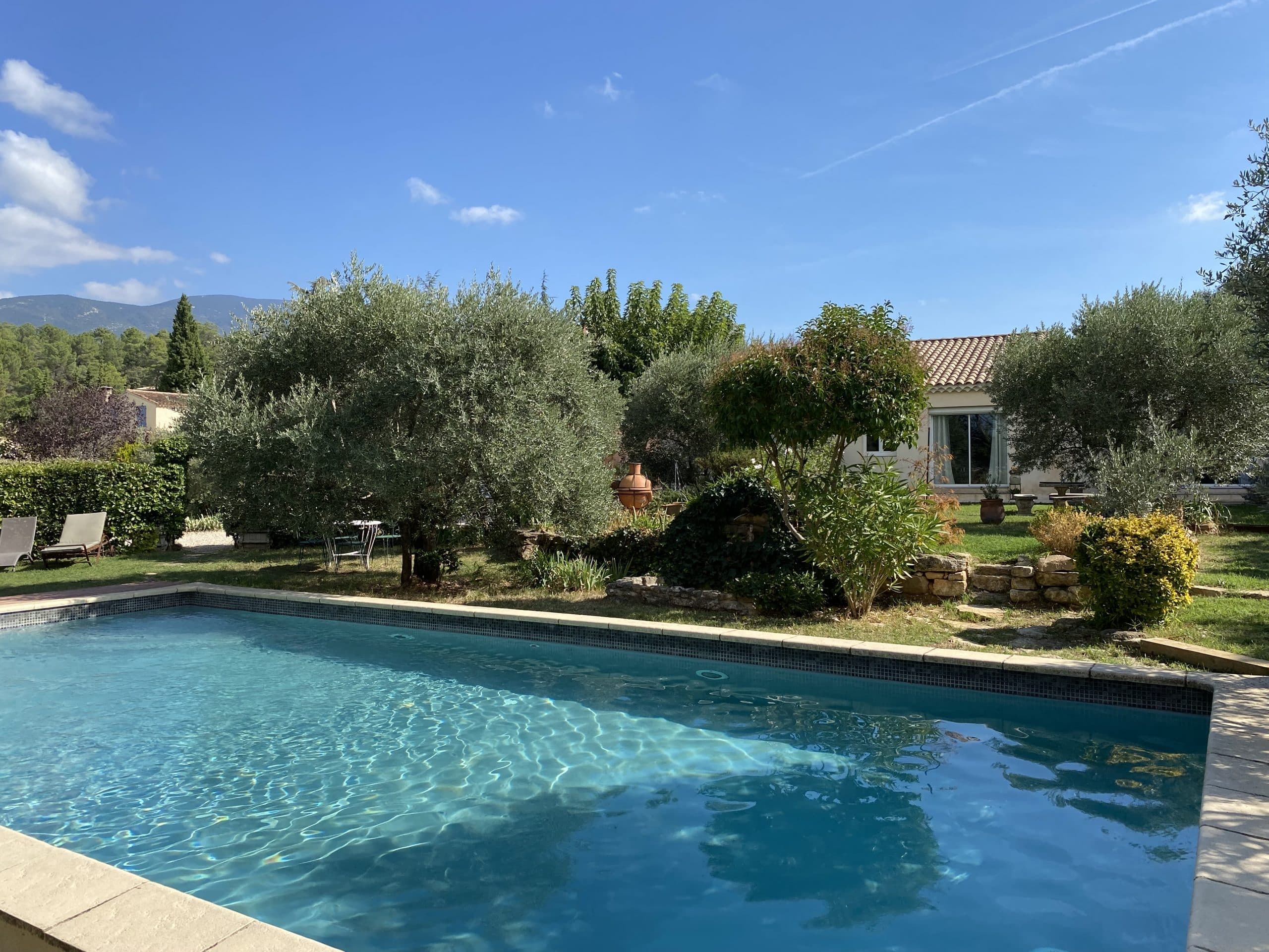 Résidence Soleado — Piscine et villa en Provence